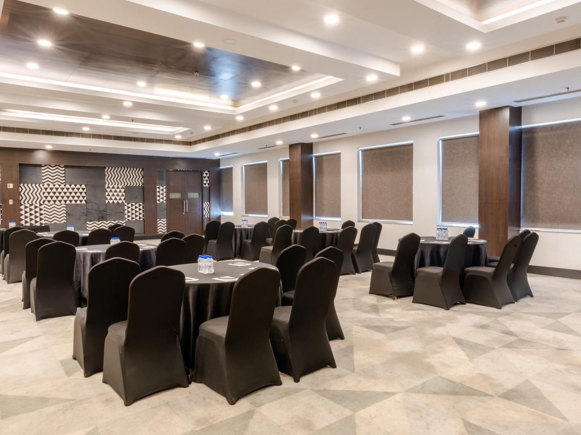 Sunday Hotel Chandigarh Zirakpur Dış mekan fotoğraf
