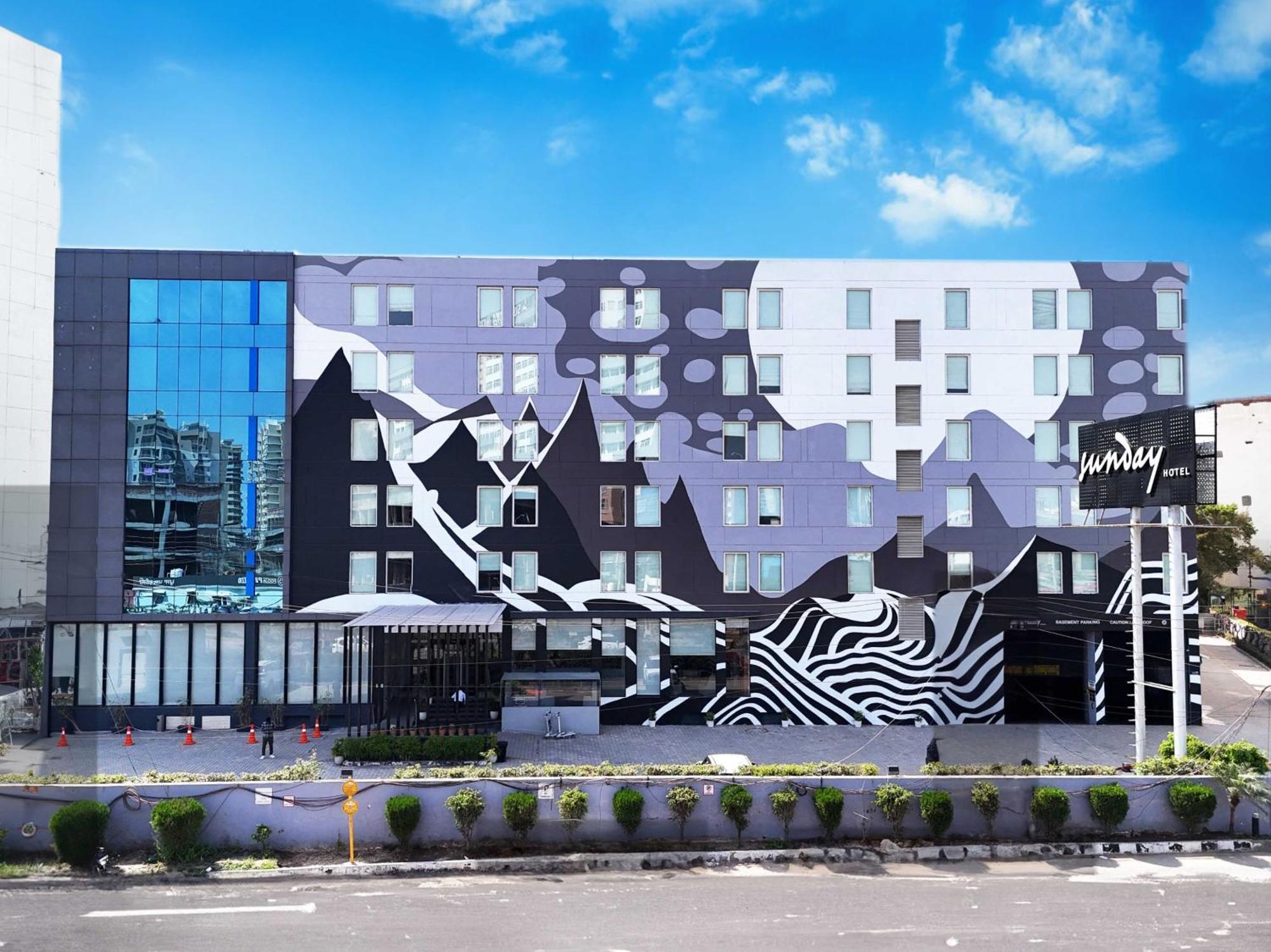 Sunday Hotel Chandigarh Zirakpur Dış mekan fotoğraf